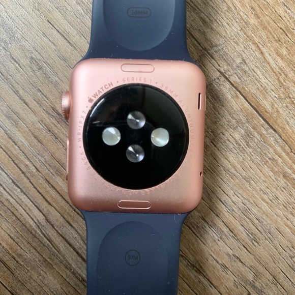 Apple Watch 🍎 - Picture 2 of 5